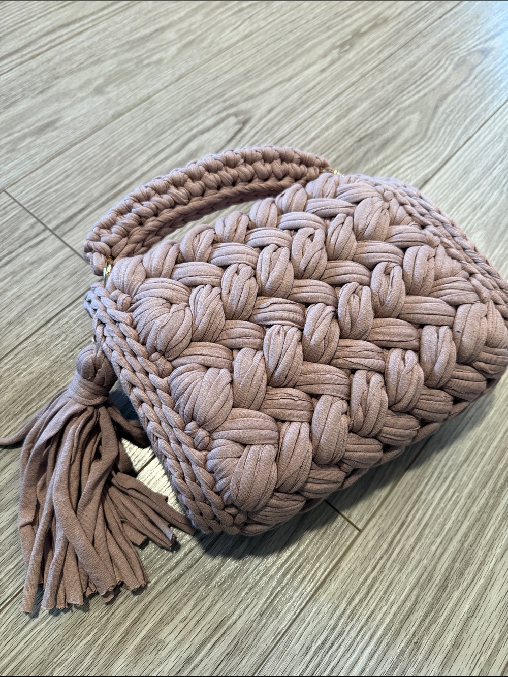 Choel Mini Woven Crossbody Bag in Dusty Rose with Gold Turn-Lock - Picture 3 of 8